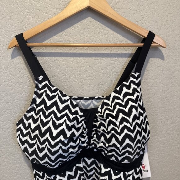 PERONA Tankini Top Plus Size 22W Swim Top Black White Geometric Swimsuit NWT - Picture 3 of 8